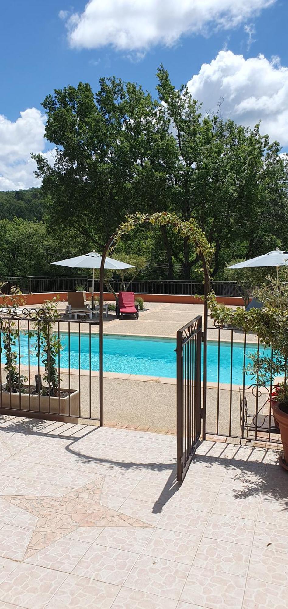 Maison Familiale Avec Piscine Et Boulodrome Dans Le Luberon Caseneuve المظهر الخارجي الصورة